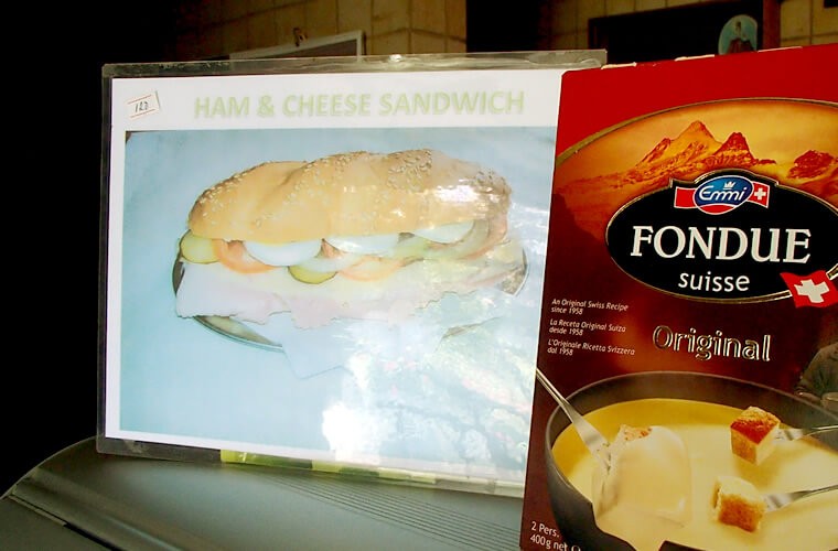 ここの食材を利用したハム＆チーズのサンドイッチも注文できます！ひとつ120ペソでその場で作って頂けるそうです！