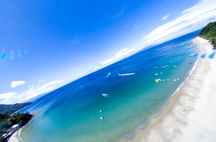 白い砂浜に青い海！人気のホワイトビーチを「ドローン」で撮影！空から眺めるフィリピンのプエルトガレラです。